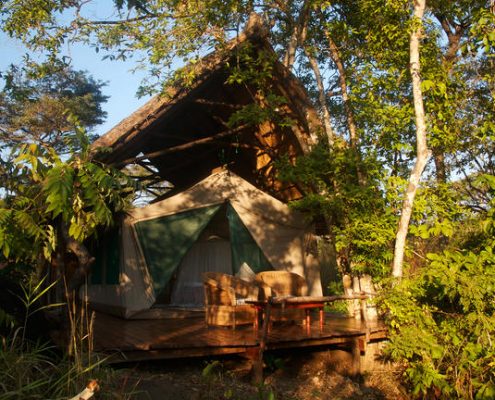 Nkhotakota Wildlife Reserve: Bua River Lodge
