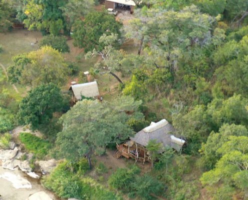 Nkhotakota Wildlife Reserve: Bua River Lodge