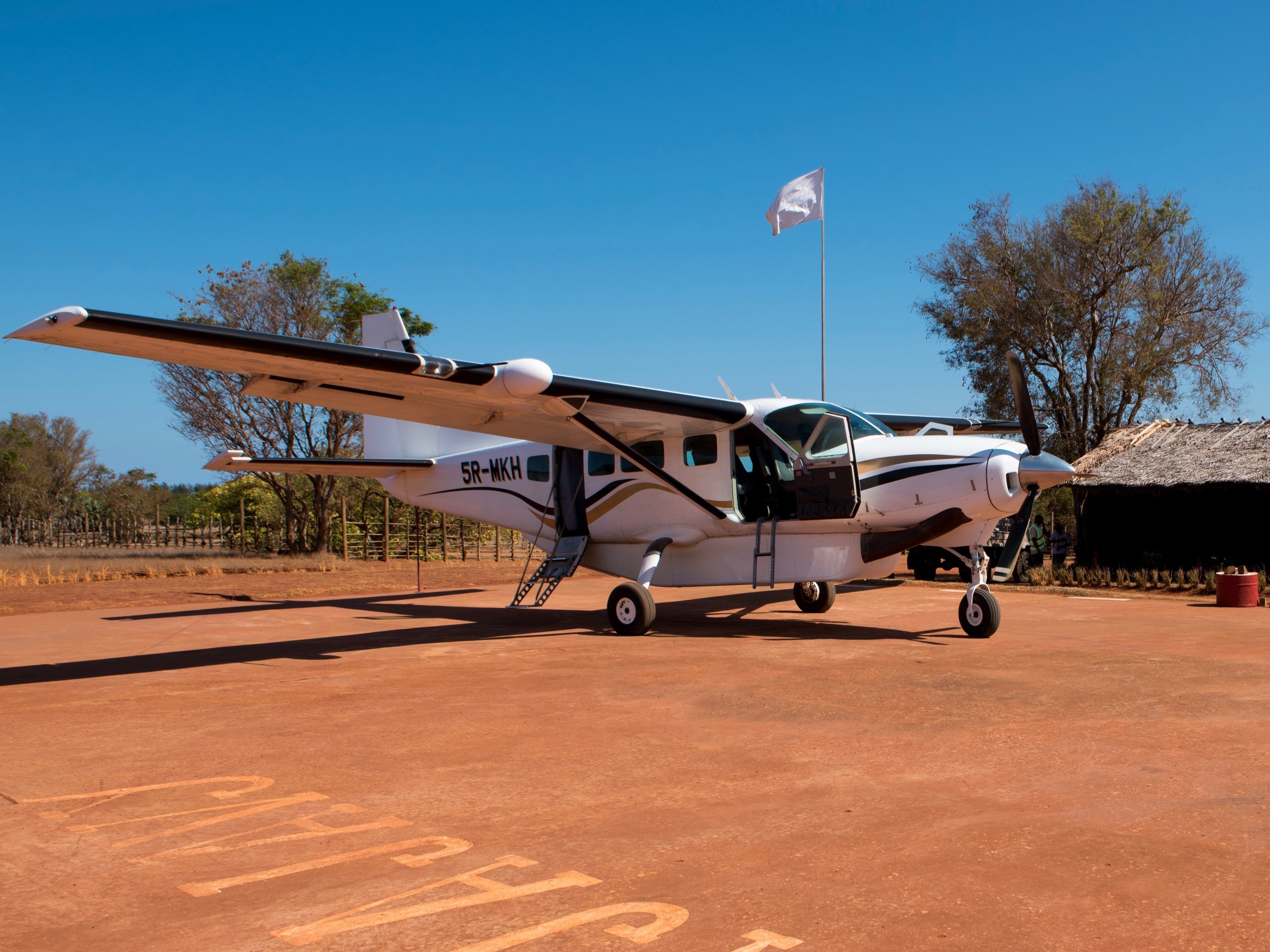 Airstrip mit Flugzeug