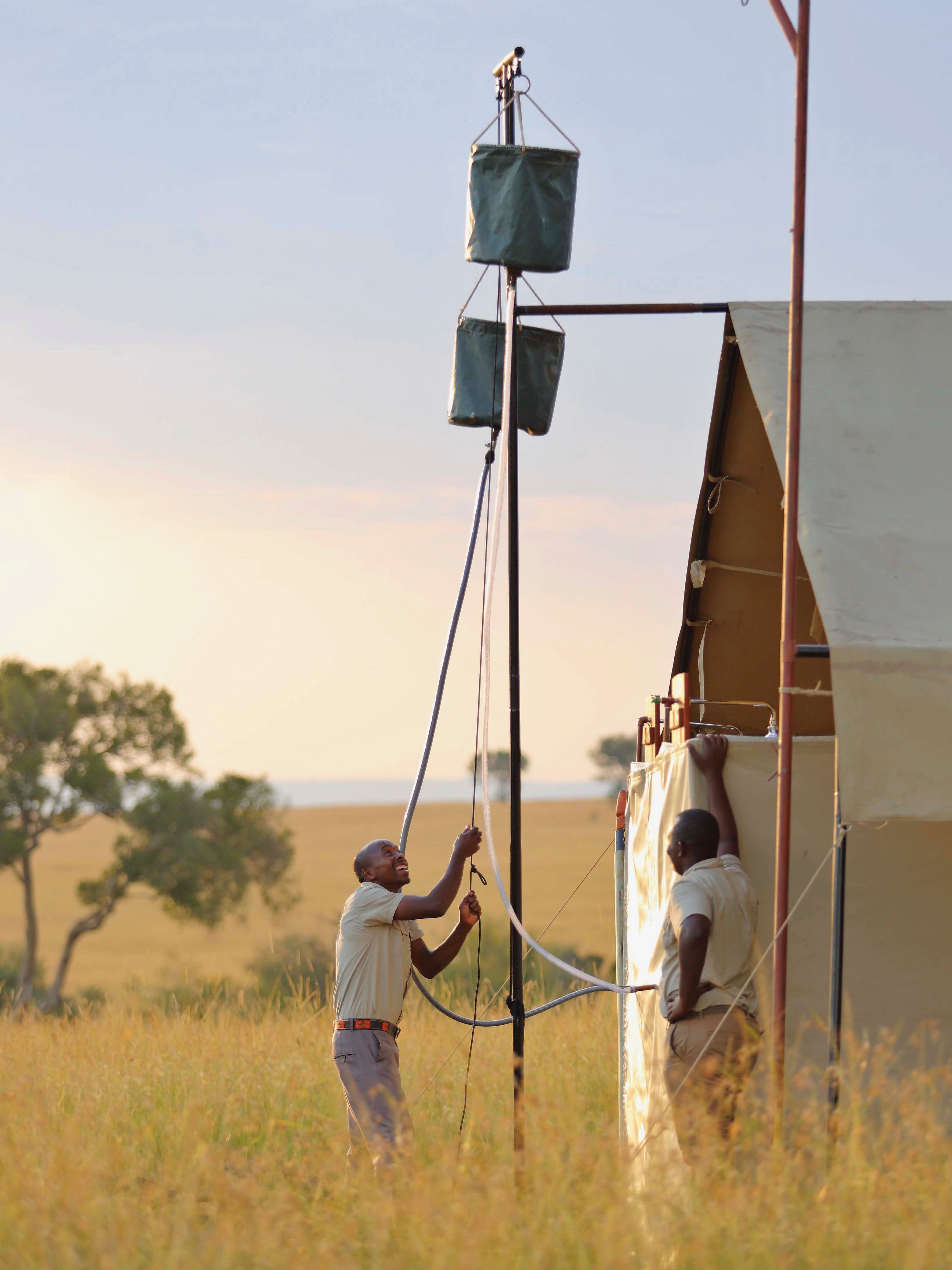 Wassereimer als Dusche im Asilia kimondo-camp