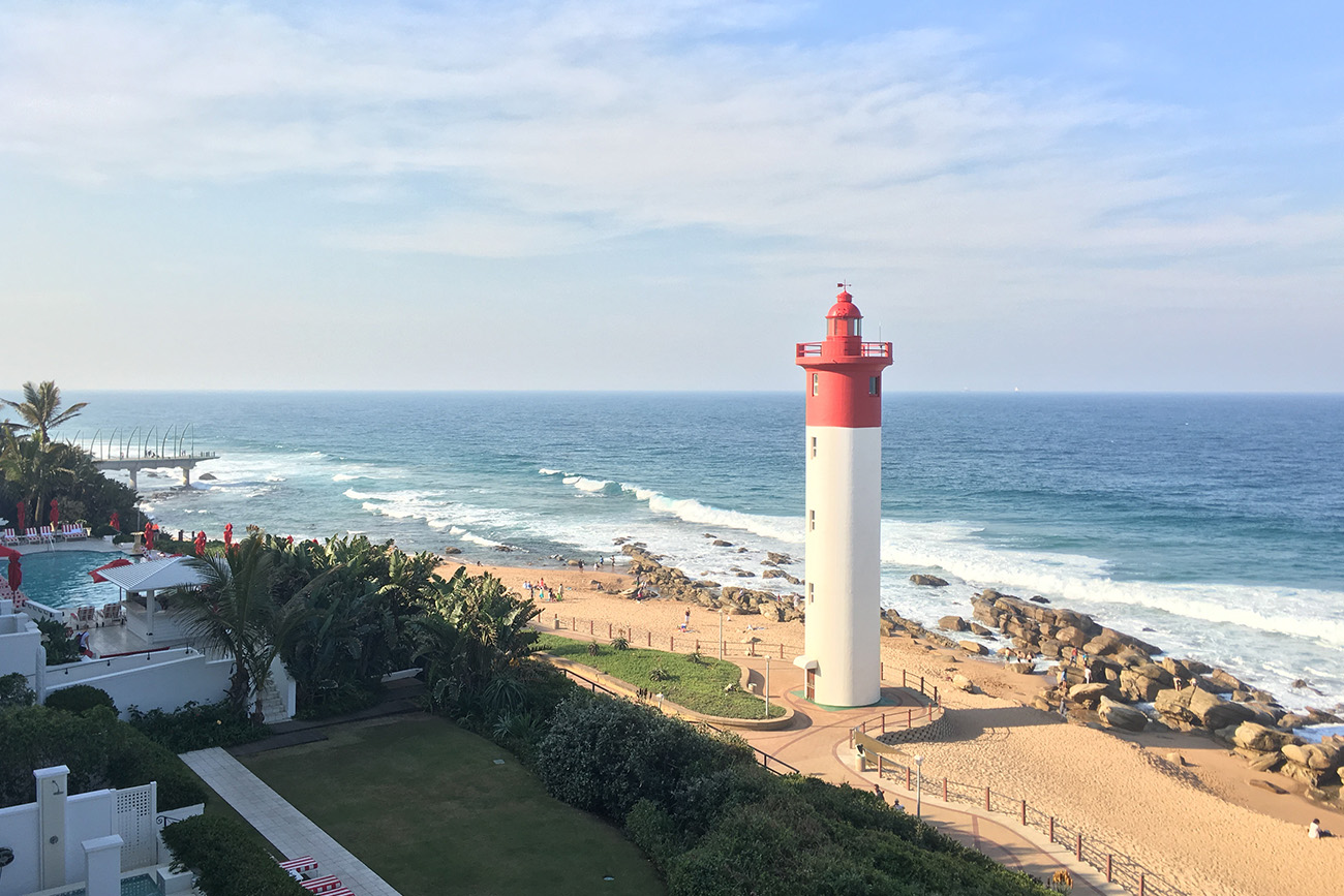 Leuchtturm mit Blick auf Meer