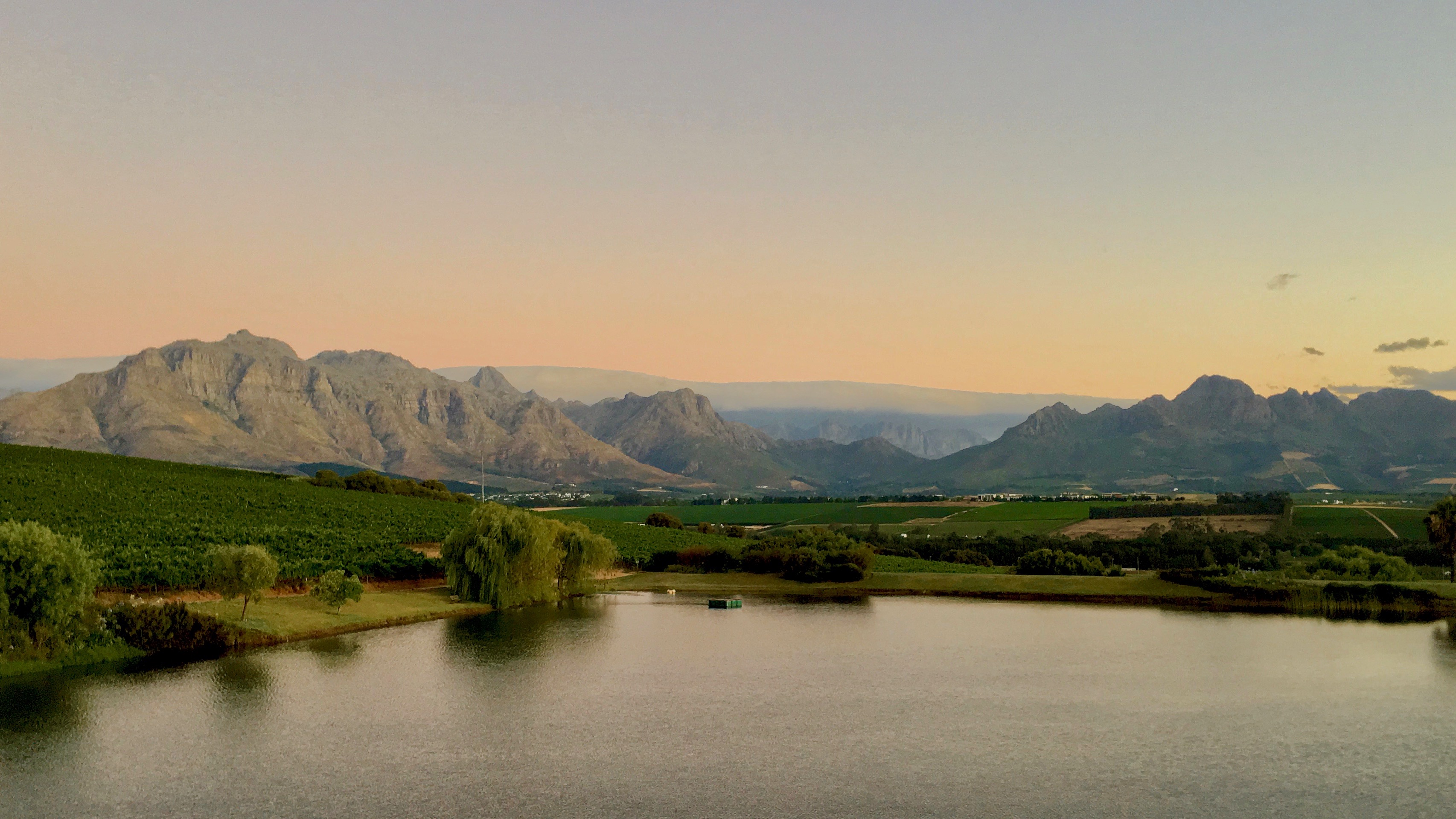 Ausblick auf Landschaft in Stellenbosch vom Ansara Wine Estate