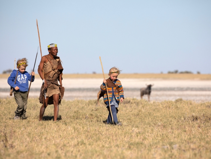Bushmen experience family - Walking with the bushmen