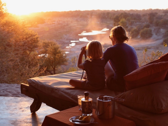 Meno family safaris - Watching the river