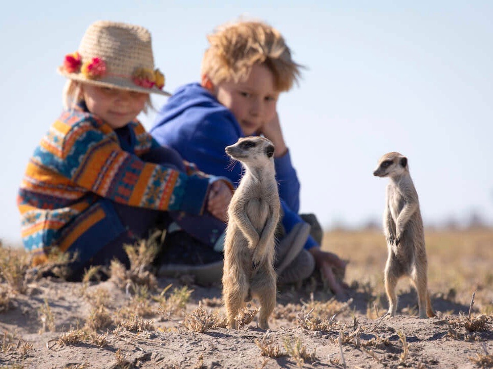 21Camp-Kalahari-Kids-meeting-the-meerkats-1