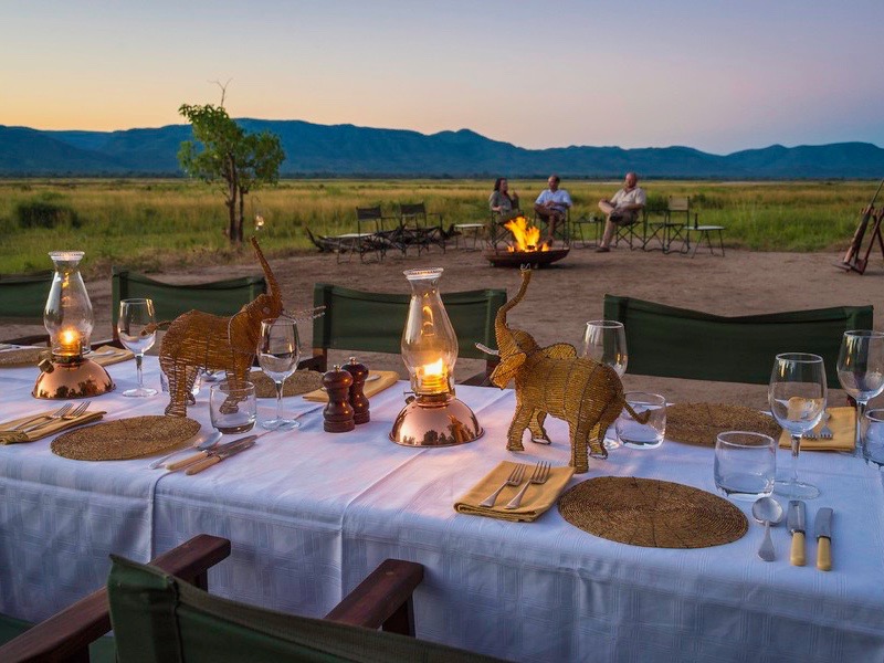 Simbabwe Mana Pools Johns Camp Dinner